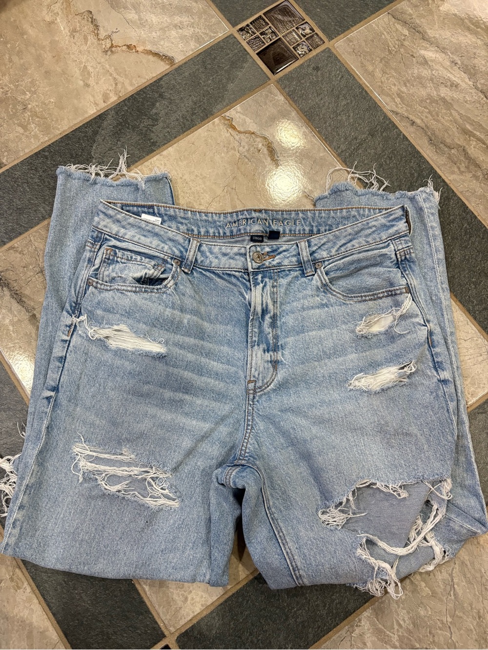 American Eagle Outfitters Light Blue Distressed Mom Jean